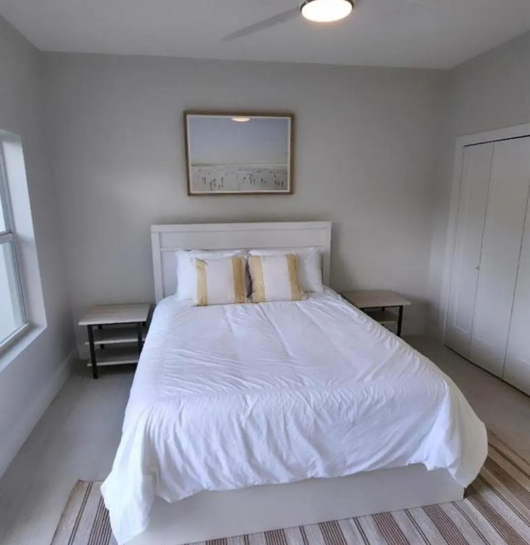 Modern 2 Bedroom Walking Distance To The Beach! West Bay Cayman Islands