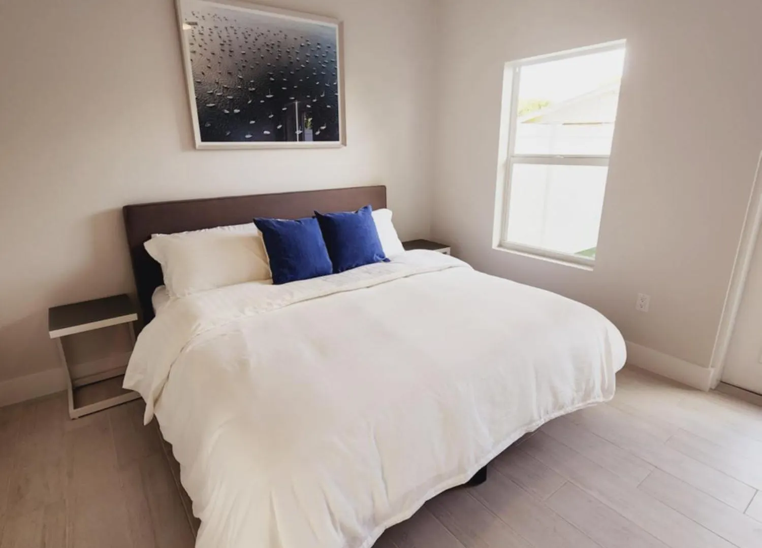 Modern 2 Bedroom Walking Distance To The Beach! West Bay Apartment