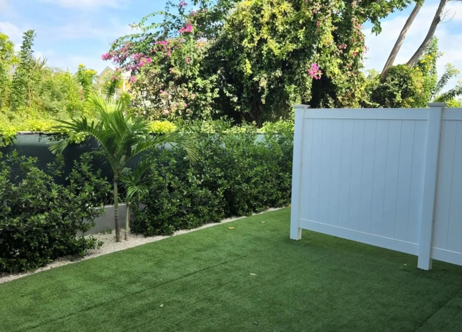 Modern 2 Bedroom Walking Distance To The Beach! West Bay 0*,