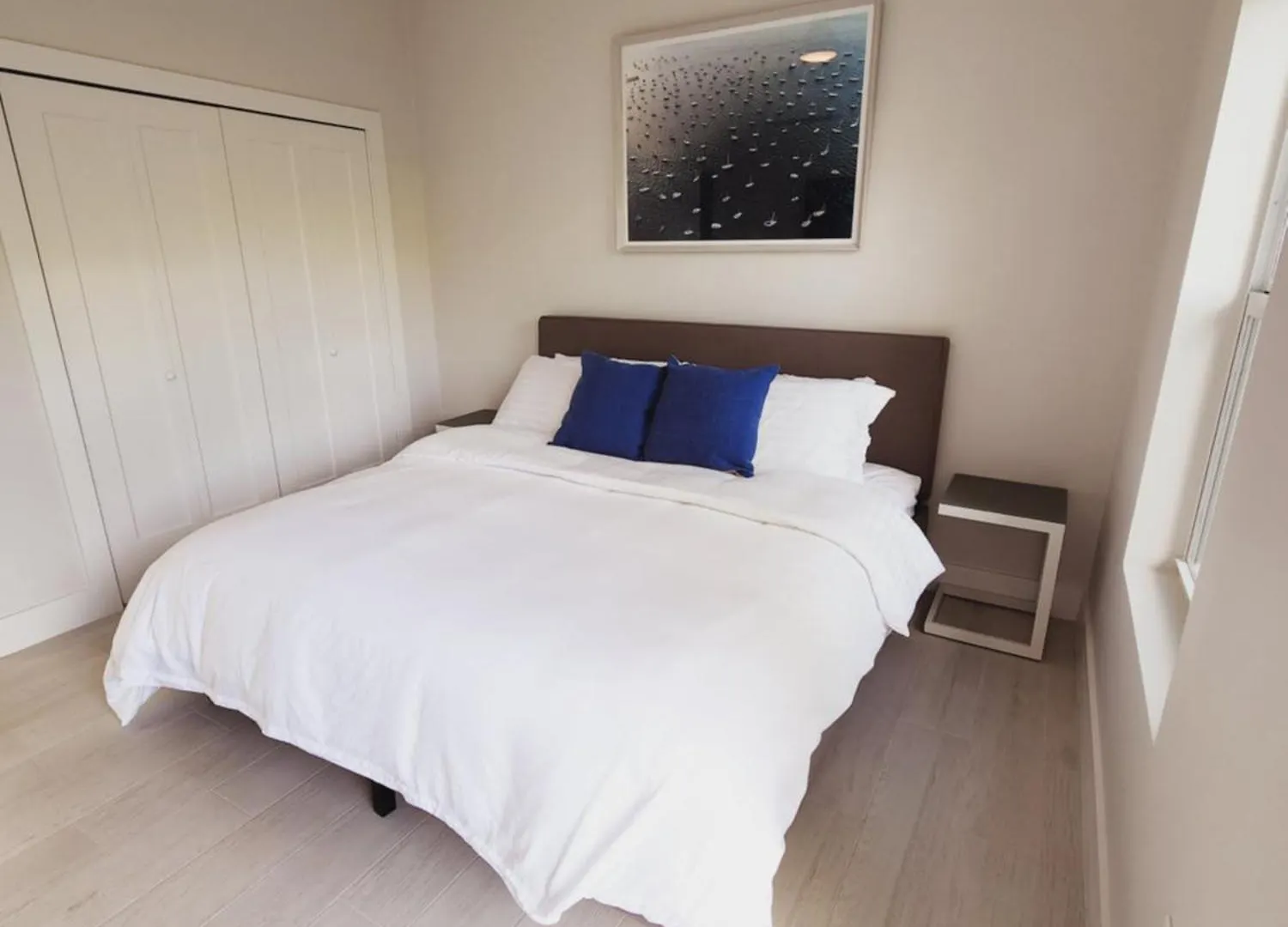 Modern 2 Bedroom Walking Distance To The Beach! West Bay Apartment