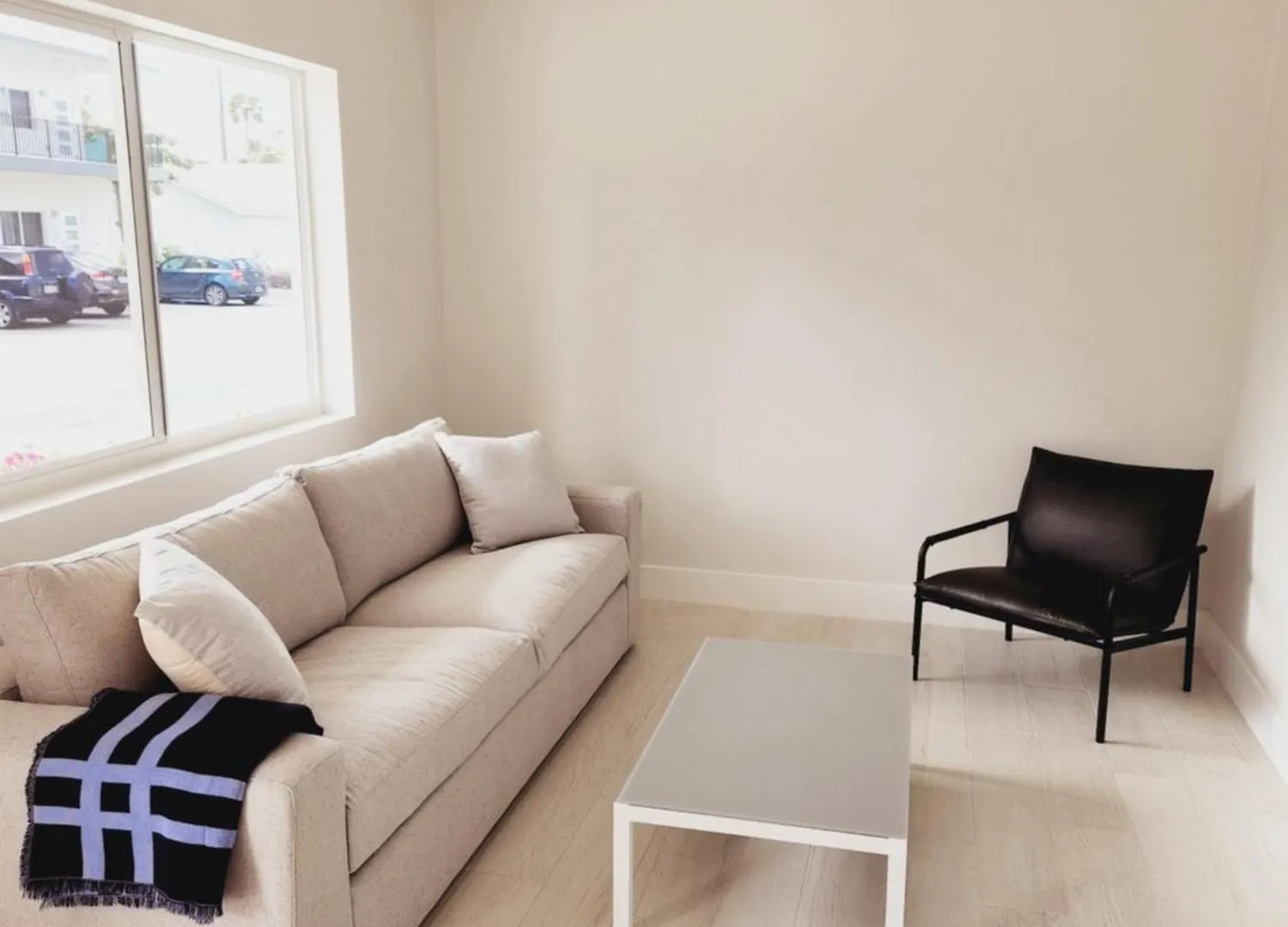 Modern 2 Bedroom Walking Distance To The Beach! West Bay Cayman Islands