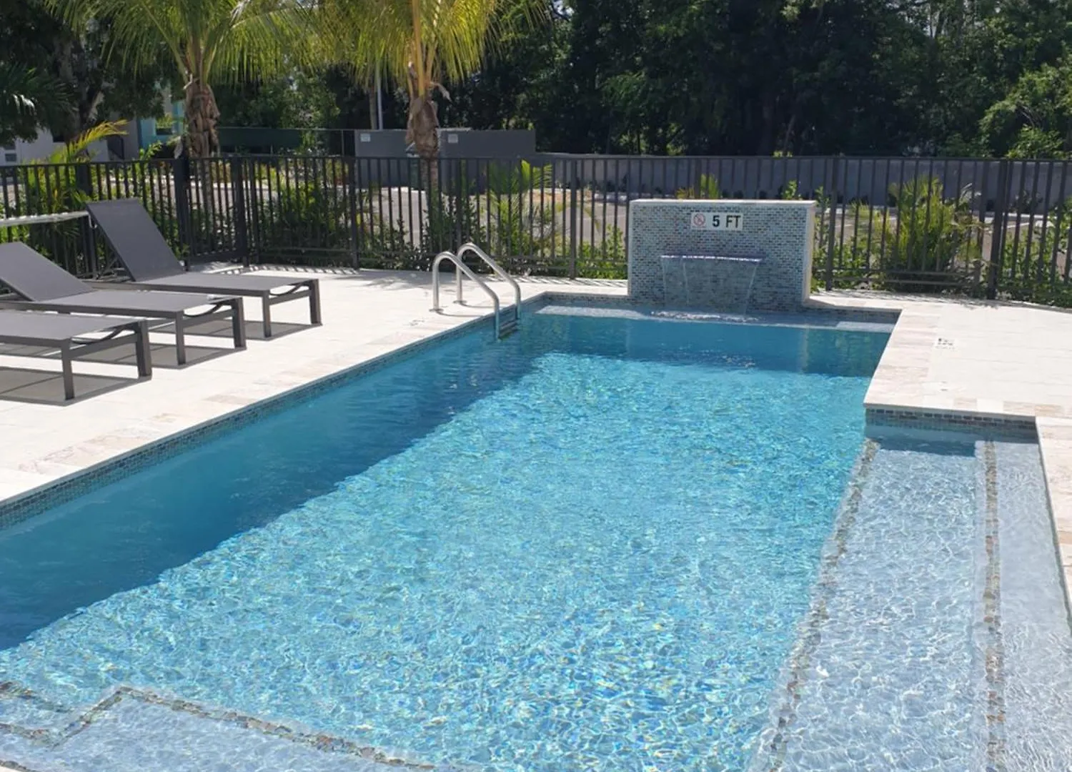 Modern 2 Bedroom Walking Distance To The Beach! West Bay